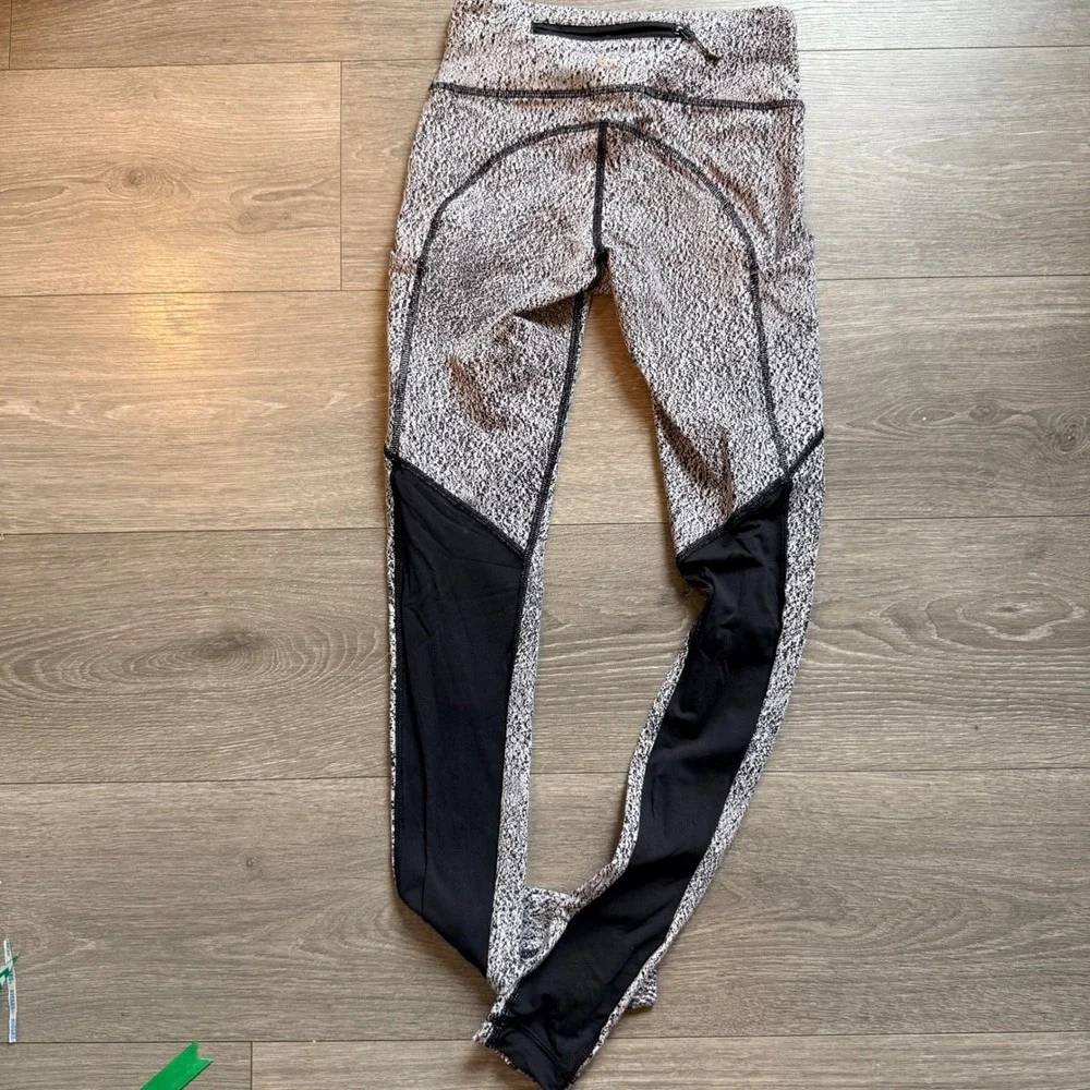 Lululemon Tight Stuff Tight Black White Space Dye Mesh Panel Leggings Size‎ 2